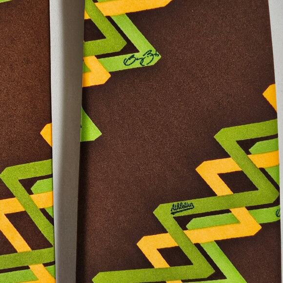 MACY'S x BARRY ZITO NECK TIE – 4" BROWN WITH GREEN AND YELLOW ZIG ZAG DESIGN - Picture 4 of 8